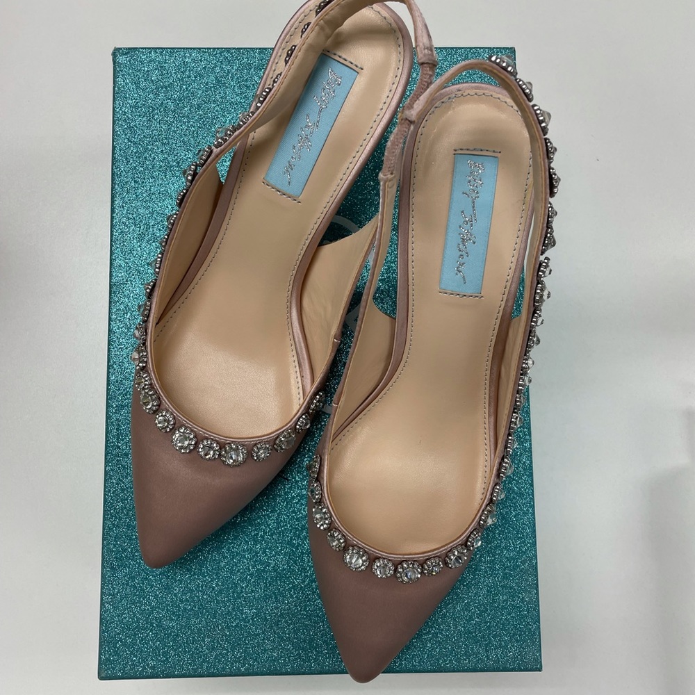 Betsey Johnson Cici Pump Rhinestones US8